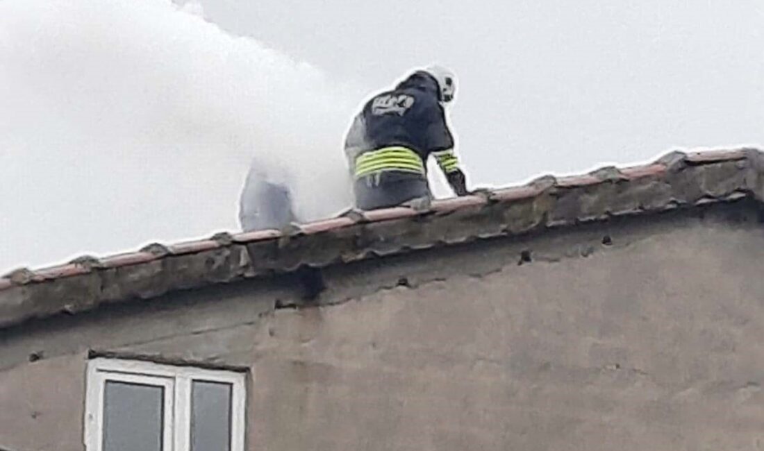 Tekirdağ’ın Muratlı ilçesinde bir evin bacasında çıkan yangın itfaiye ekiplerinin