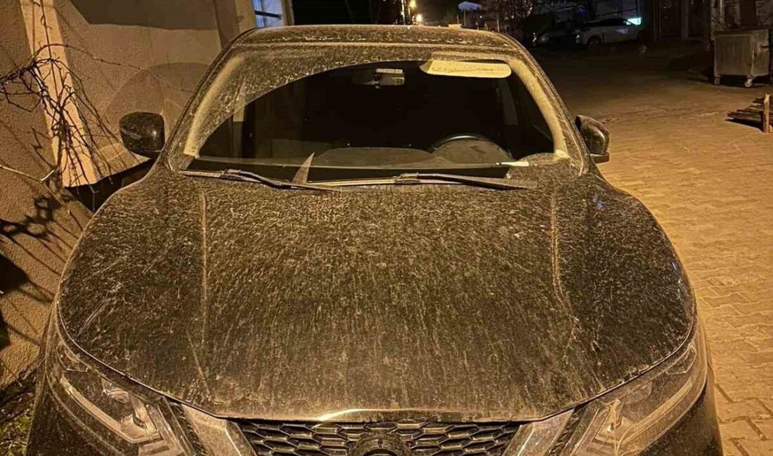 Tekirdağ’ın Muratlı ilçesinde etkili olan çamur yağışı, sabah saatlerinde vatandaşları