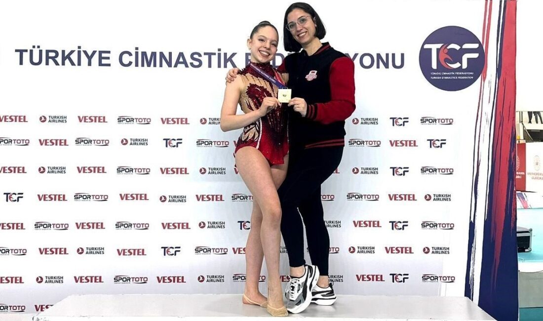 Antalya’da düzenlenen Gönül Şanda Kupası’nda Muratpaşa Belediyesi Cimnastik Takımı, Gençler