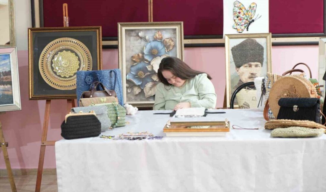 Muş’ta takı tasarım kursuna katılan down sendromlu Rabia Nur Güngör’ün