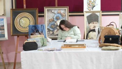 Muş’ta takı tasarım kursuna katılan down sendromlu Rabia Nur Güngör’ün
