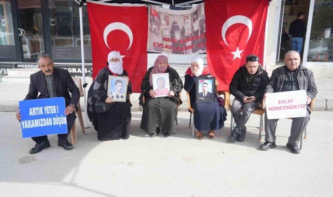 Muş’ta 236 haftadır DEM Parti İl Başkanlığı binası önünde evlat