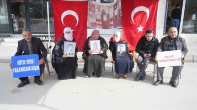 Muş’ta 236 haftadır DEM Parti İl Başkanlığı binası önünde evlat