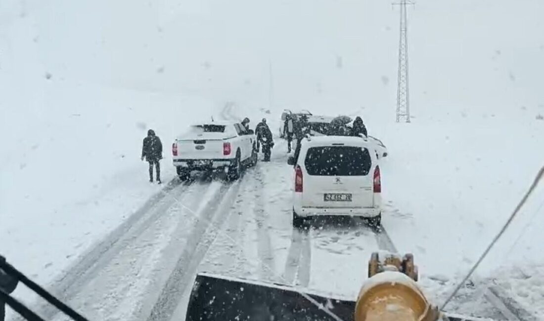 Muş merkeze bağlı Bostankent köyü yolunda etkili olan fırtına nedeniyle