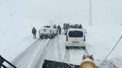 Muş merkeze bağlı Bostankent köyü yolunda etkili olan fırtına nedeniyle