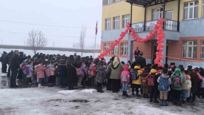 Muş’ta yarıyıl tatilinin sona ermesiyle öğrenciler ders başı yaptı. Milli