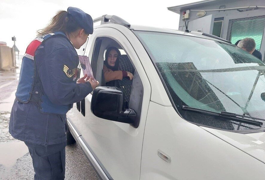 Muş İl Jandarma Komutanlığı ekipleri tarafından Hasköy ilçesinde kadın vatandaşlara