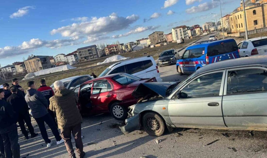 Muş’ta cezaevi yolunda meydana gelen zincirleme trafik kazasında 4 araç