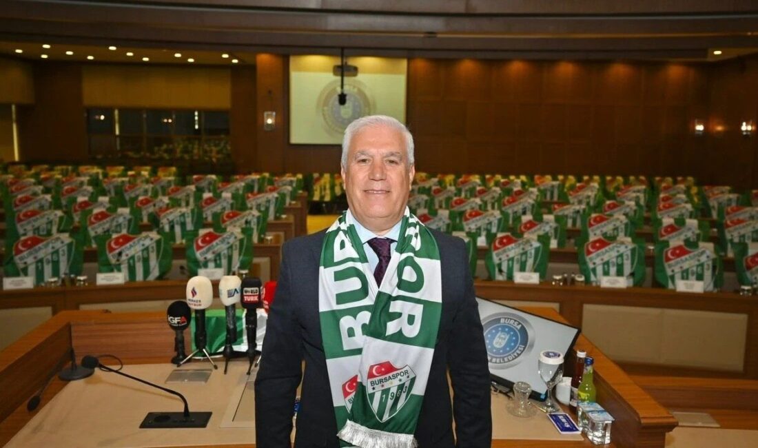 Portekiz’deki programdan Bursaspor camiasına seslenen Bursa Büyükşehir Belediye Başkanı Mustafa