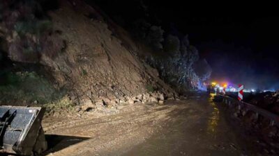 Nazilli Belediyesi Fen İşleri Müdürlüğü ekipleri, ilçede etkili olan aşırı