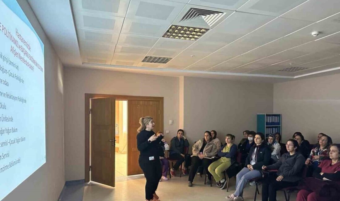 Aydın’ın Nazilli ilçesinde sağlık personeline yönelik düzenlenen farkındalık eğitimi ile