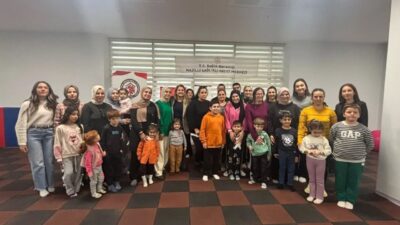 Aydın’ın Nazilli ilçesinde düzenlenen Anne-Çocuk Sağlığı etkinliğinde anneler egzersiz ve