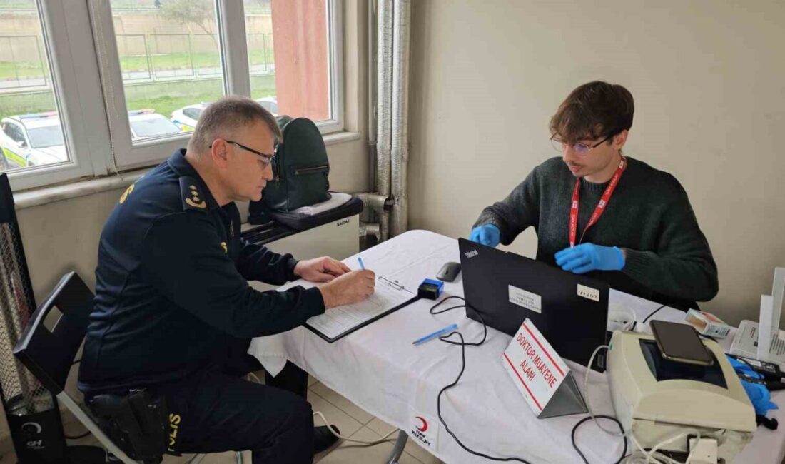 Aydın’ın Nazilli ilçesinde İlçe Emniyet Müdürlüğü çalışanları Kızılay’ın çağrısına kayıtsız