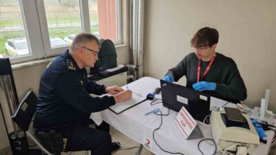 Aydın’ın Nazilli ilçesinde İlçe Emniyet Müdürlüğü çalışanları Kızılay’ın çağrısına kayıtsız