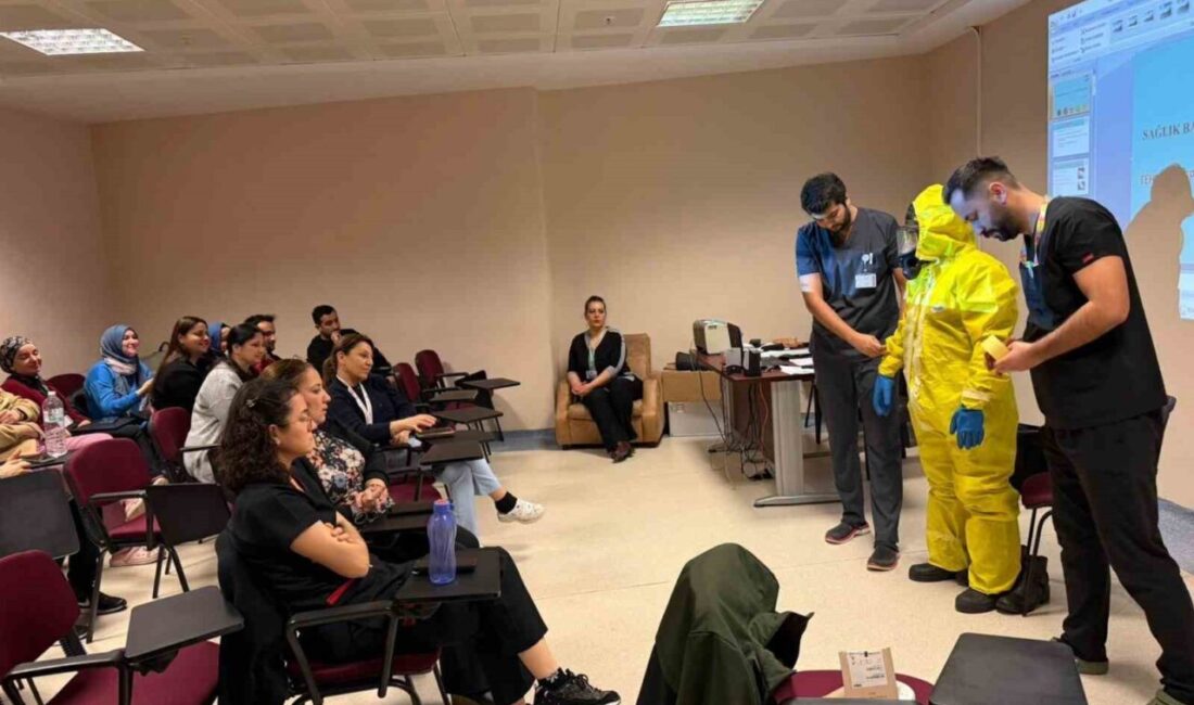 Nazilli Devlet Hastanesi’nde düzenlenen hizmet içi eğitimlerde sağlık personeline CPR,