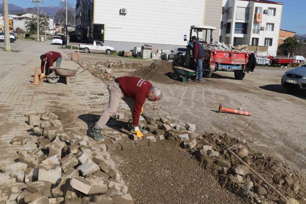Nazilli Belediyesi Fen İşleri Müdürlüğü ekipleri, ilçe genelinde ulaşım konforunu