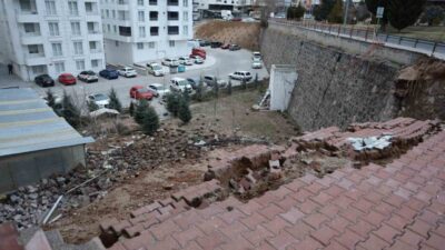 Nevşehir’de yaklaşık 15 metre yüksekliğindeki istinat duvarı çöktü. Olay, Güzel