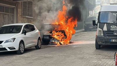 Nevşehir’de park halindeki bir otomobil çıkan yangında kullanılamaz hale geldi.