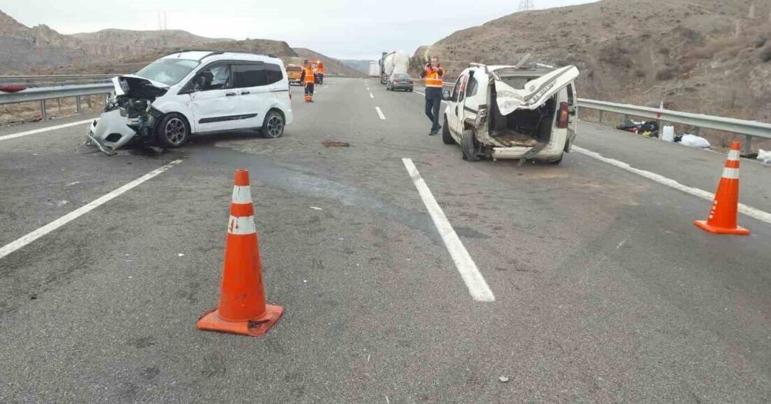 Niğde-Pozantı otoyolunda iki aracın karıştığı trafik kazasında 1 kişi hayatını