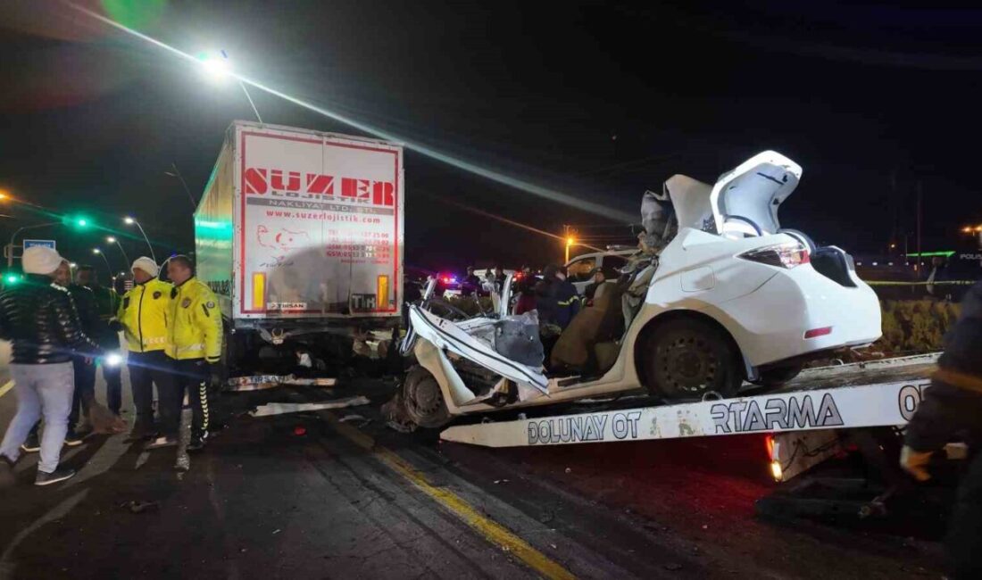 Niğde’de tıra arkadan çarpan otomobilin sürücüsü hayatını kaybetti. Olay, saat