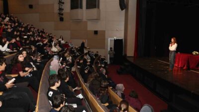 Nilüfer Belediyesi’nin düzenlediği “Çocuklara Kitap Söyleşileri”nin konuğu Melis Sena Yılmaz