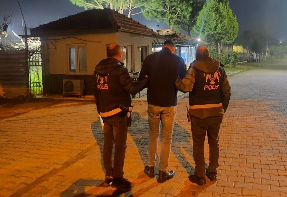 Aydın’ın Efeler ilçesinde nitelikli dolandırıcılık suçundan aranan şahıs, polis ekiplerince
