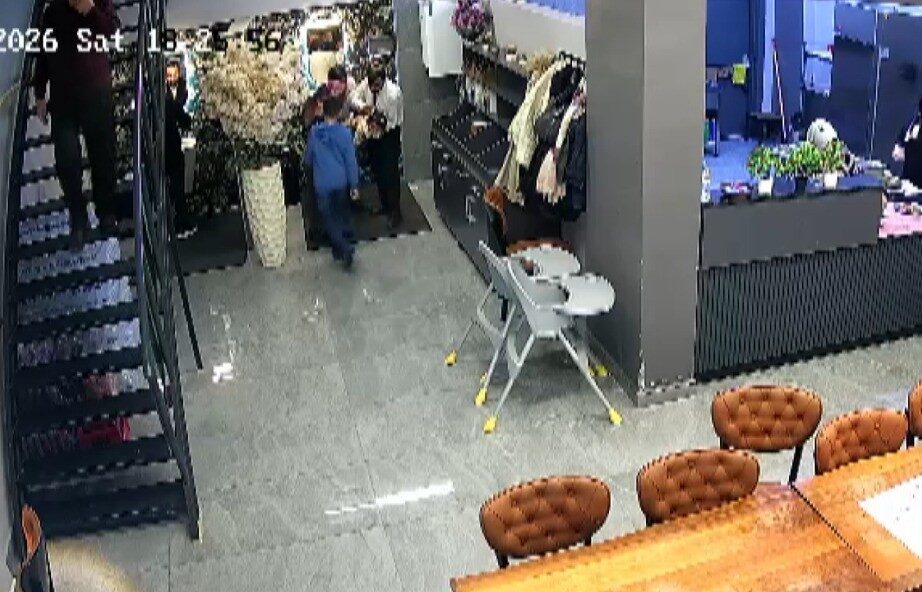 Kahramanmaraş’ta bir lokantada yemek yerken boğazına yabancı cisim kaçan bebeği