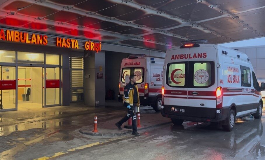 Eskişehir’de ocakta unutulan yemekten çıkan gazdan etkilenen anne ve biri