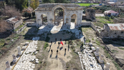 Adanalı öğrenciler, UNESCO Dünya Mirası Geçici Listesi’nde yer alan Anavarza