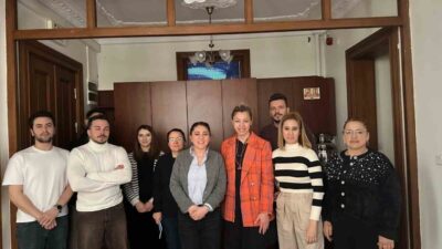 Anadolu Üniversitesi İstanbul Tanıtım Ofisi ekibi tarafından İstiklal Caddesi’nde bulunan