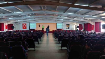 Aydın’ın Karacasu ilçesinde düzenlenen programda polislik mesleğini yakından tanıyan öğrenciler,