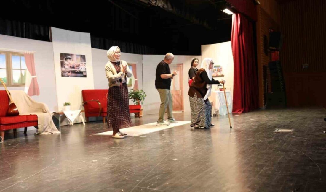 Bursa’nın Gemlik ilçesinde öğretmenlerin sahneledeiği İdeal Aile Reçetesi 2 adlı