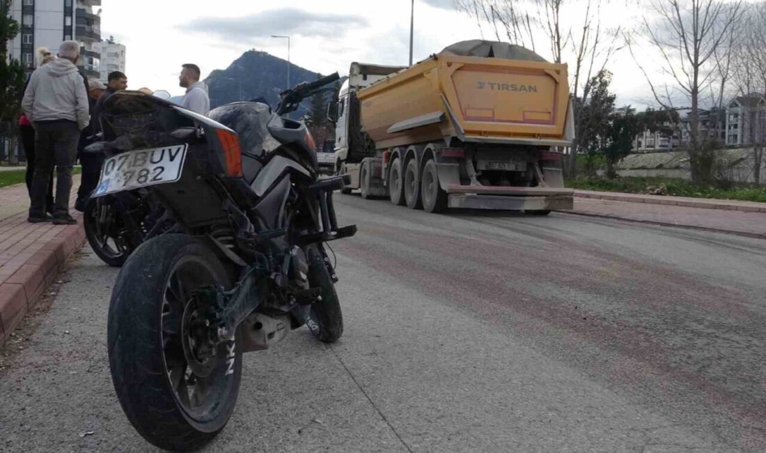 Antalya’nın Konyaaltı ilçesinde okul çıkışı motosiklet ile evlerine giderken kamyonla