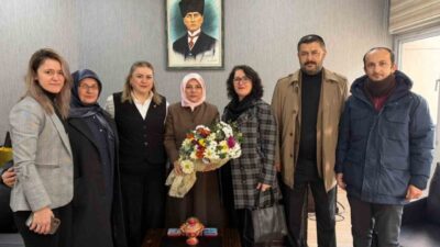 DÜZCE (İHA) – Düzce Bakkallar Odası Başkanı Vildan Şamandar ve