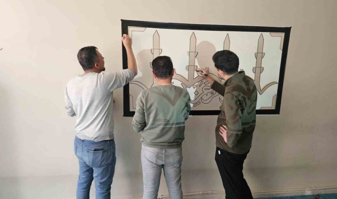 Adıyaman merkezde bulunan Fatih Anadolu Lisesi’ndeki erkek ve kız mescitleri,