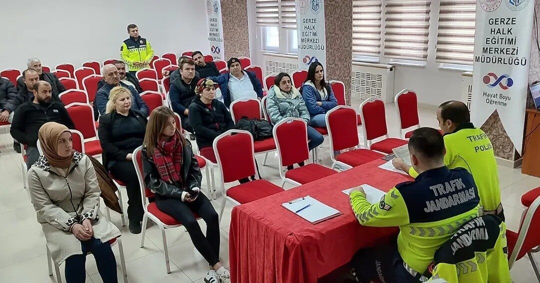 Sinop’un Gerze ilçesinde, taşımalı eğitim kapsamında görev yapan okul servis