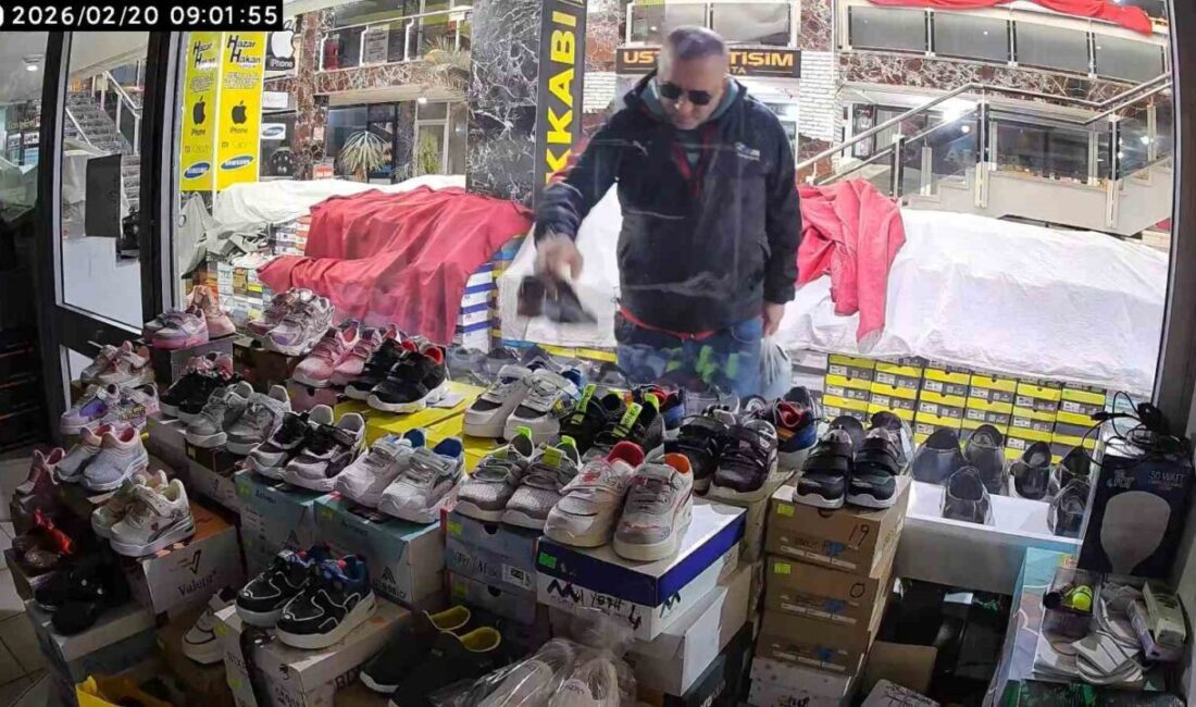 Elazığ’da bir şahıs, ayakkabı mağazasında beğendiği ayakkabıyı poşetin içerisine koyarak