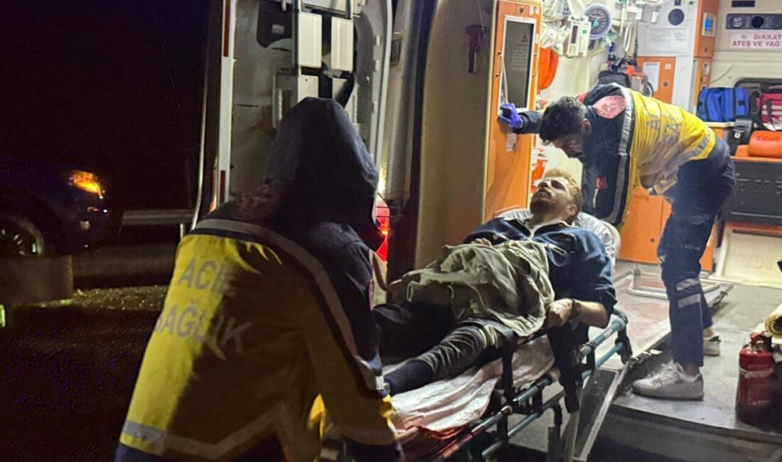 Manisa’nın Kula ilçesinde yağışlı havanın etkisiyle kayganlaşan yolda kontrolden çıkan