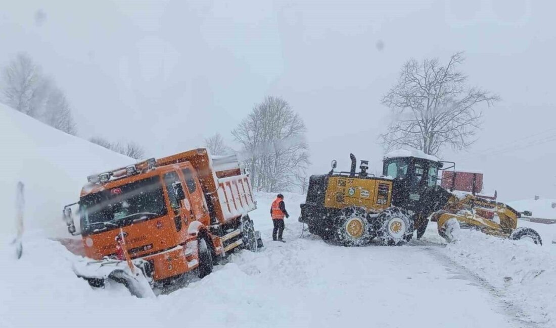 Ordu’da ortalama kar kalınlığı 70 santimetreye ulaşırken, Büyükşehir Belediyesi ekipleri