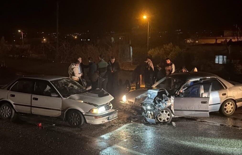 Osmaniye’nin Düziçi ilçesinde iki otomobilin kafa kafaya çarpıştığı kazada 4