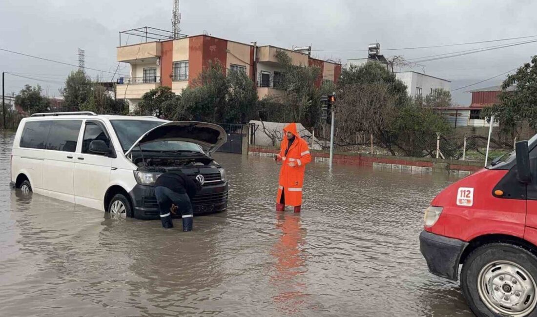 Osmaniye’de etkili olan şiddetli sağanak yağış, kent genelinde hayatı olumsuz