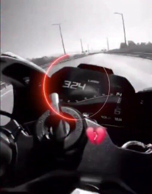 Hatay’da otobanda ölümü hiçe sayarak 324 km hıza ulaşan ve