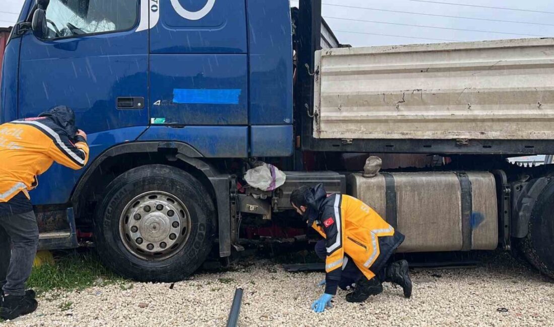 Hatay’da otobüs ile çarpışan tır, kontrolden çıkarak yol kenarında bulunan
