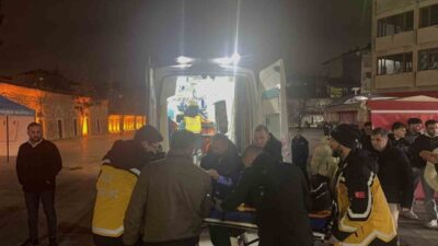 Kocaeli’nin Gebze ilçesinde kayarak otomobile çarpan scooter sürücüsü yaralandı. Kaza,