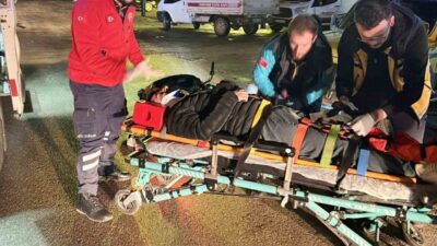 Aksaray’da otomobilin çarpması sonucu yola devrilen motosikletin sürücüsü yaralanırken, kazaya