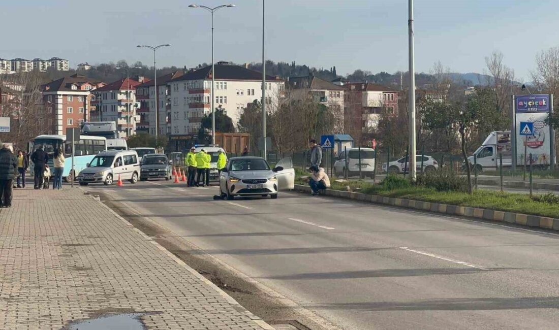 Bartın’da yolun karşısına geçerken otomobilin çarptığı bir kadın ağır yaralandı.