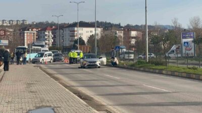 Bartın’da yolun karşısına geçerken otomobilin çarptığı bir kadın ağır yaralandı.