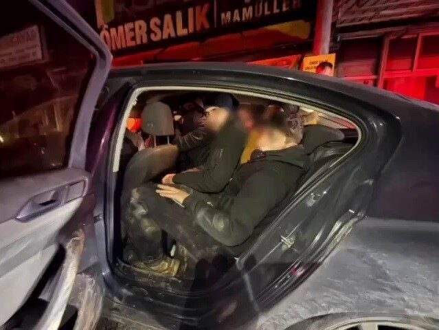 Hatay’da 10 göçmen sığdırdığı otomobille insan kaçakçılığı yapan organizatör mahkemece