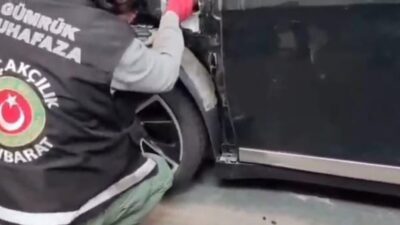 Edirne’nin İpsala ilçesinde gümrük muhafaza ekiplerince gerçekleştirilen operasyonda, otomobilin ön