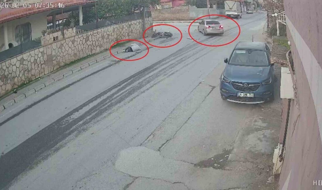Hatay’ın Reyhanlı ilçesinde otomobille çarpışan motosiklet sürücüsünün metrelerce havaya savrularak